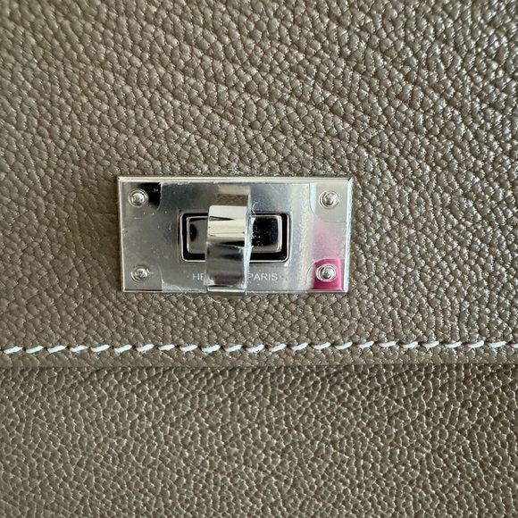 Hermes Chevre Chandra Kelly Pocket Compact Wallet Etoupe - Picture 7 of 17